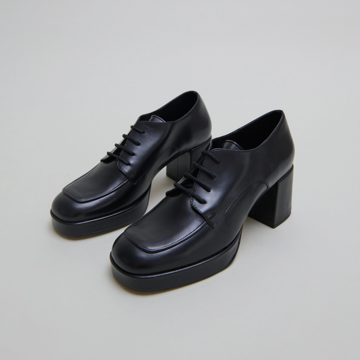 Derbies à talons en cuir noir | VIVALDI | Jonak