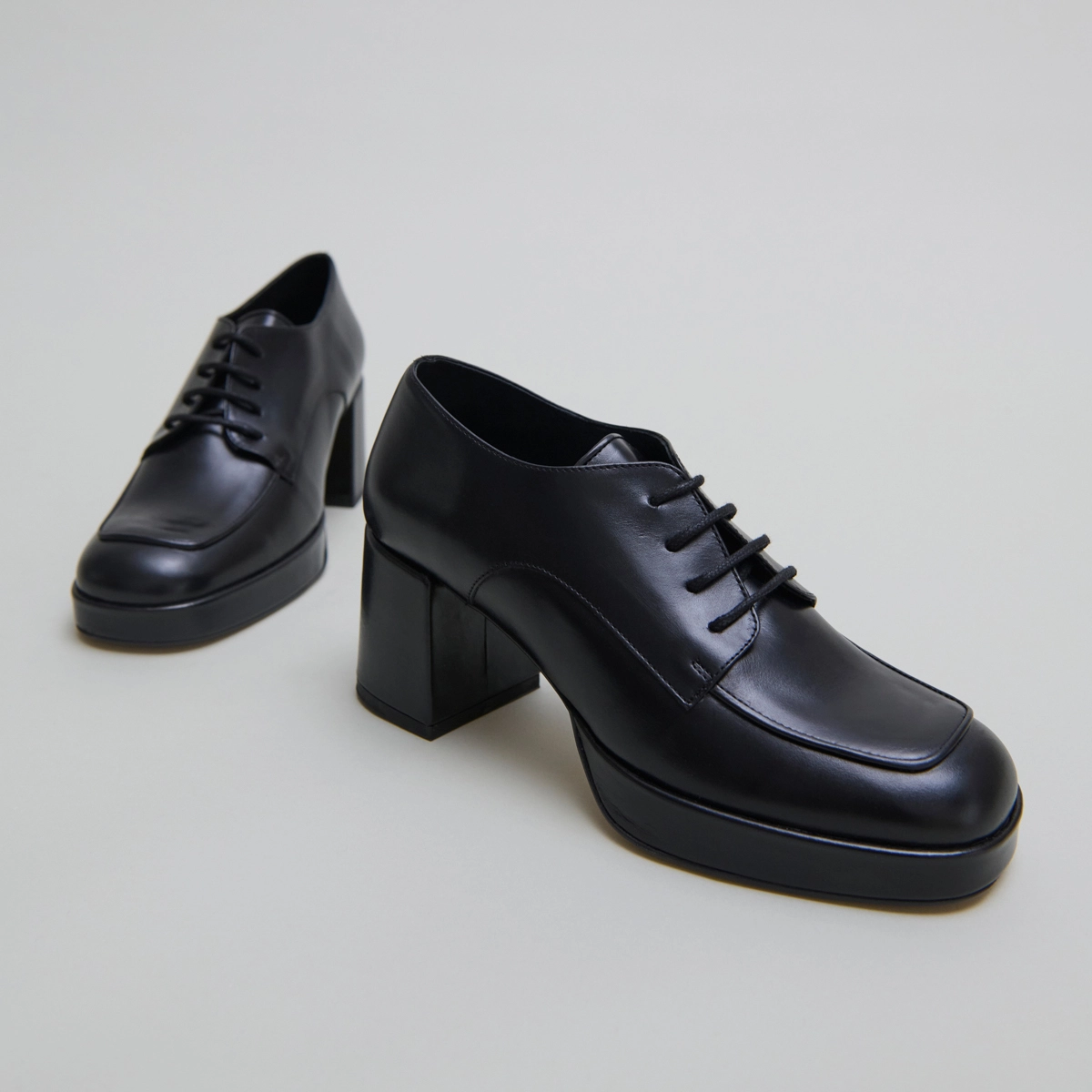 Derbies à talons en cuir noir | VIVALDI | Jonak