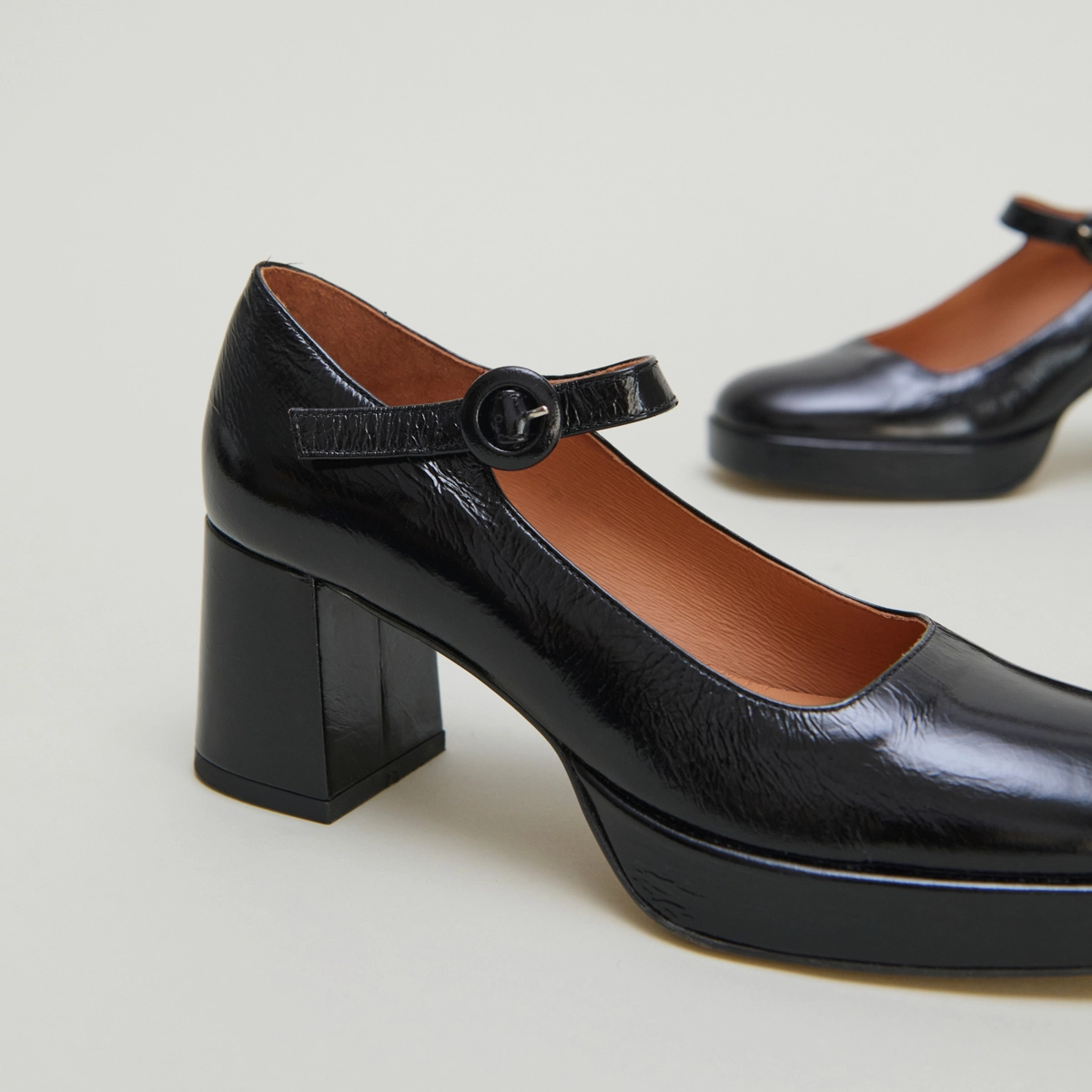 Babies à talons et brides uniques en cuir brillant noir | VUELO | Jonak