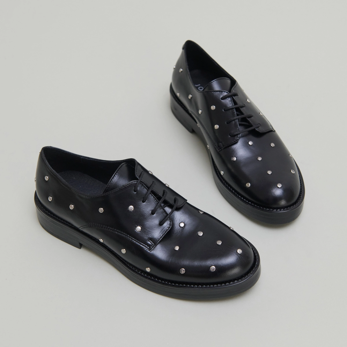 Derbies à détails argentés en cuir noir | ASTOU | Jonak