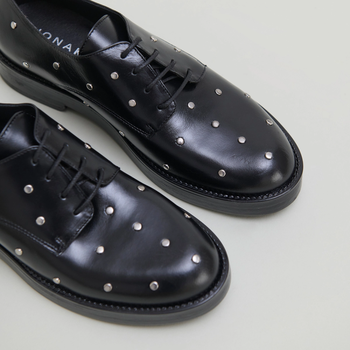 Derbies à détails argentés en cuir noir | ASTOU | Jonak