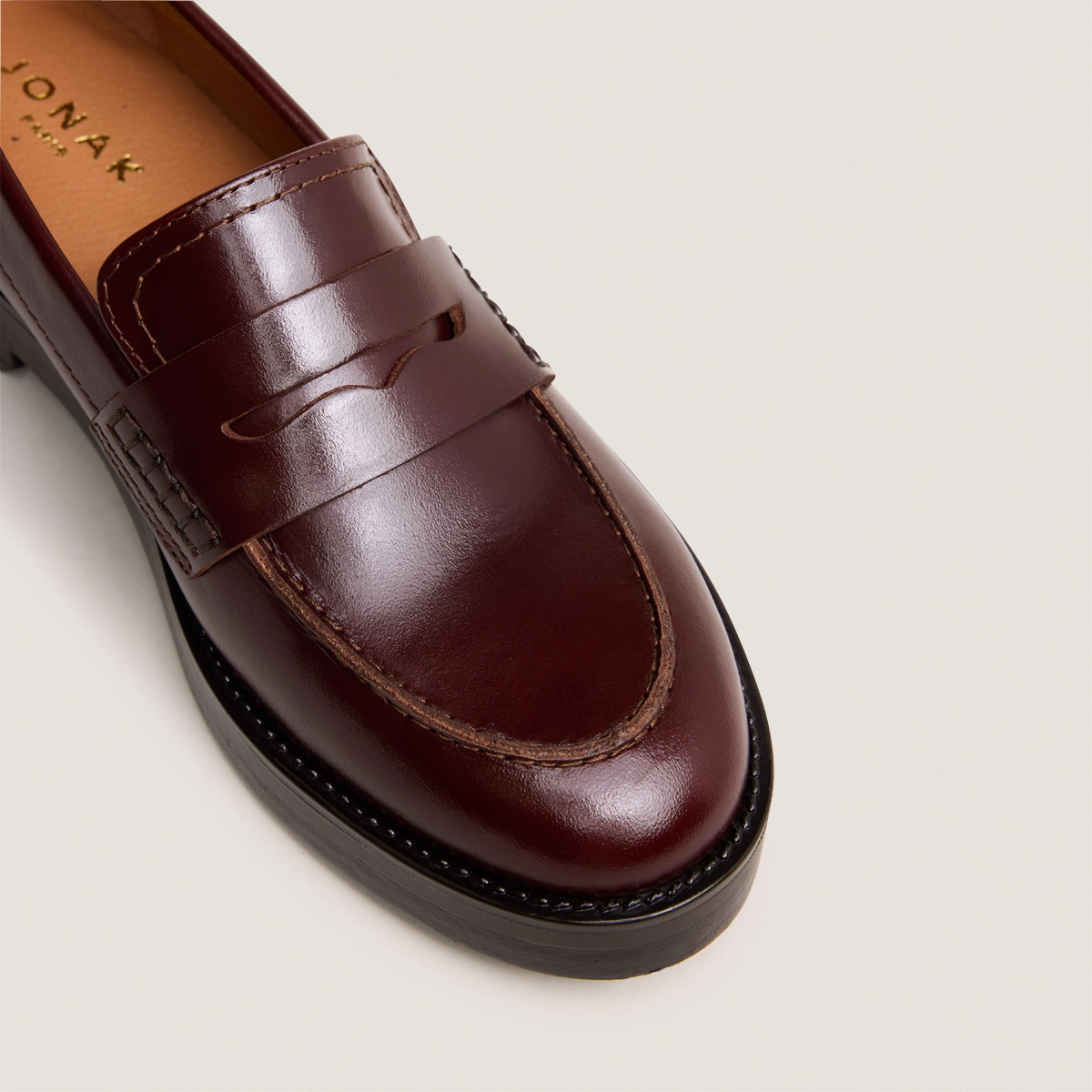 Mocassins &agrave; bouts ronds en cuir lisse marron | MIRNA | Jonak