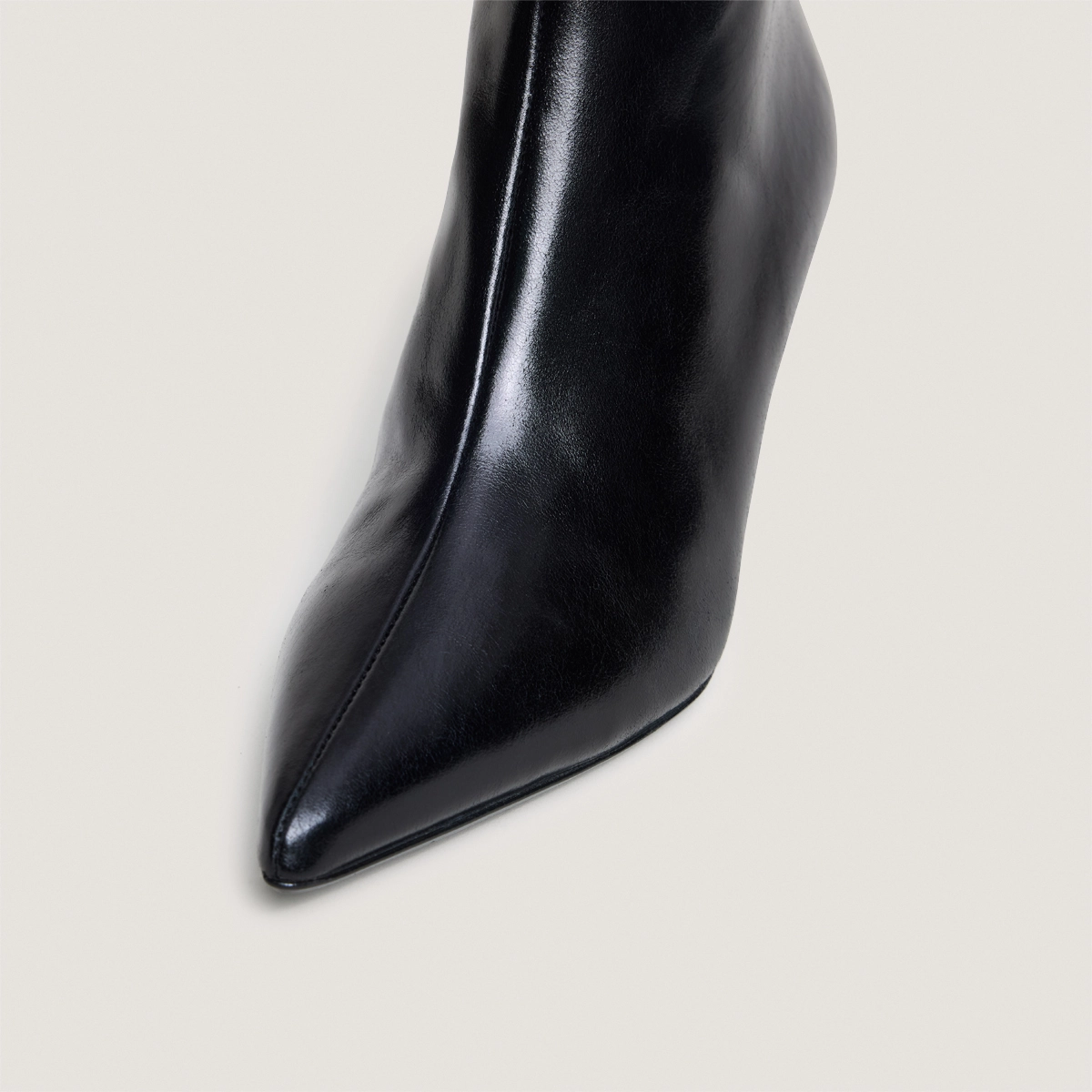 Bottines à bouts pointus en cuir noir | DIEM | Jonak