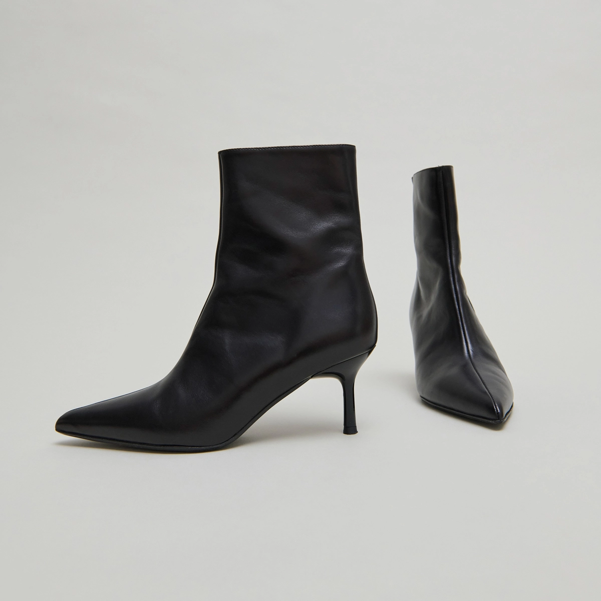 Bottines à bouts pointus en cuir noir | DIEM | Jonak