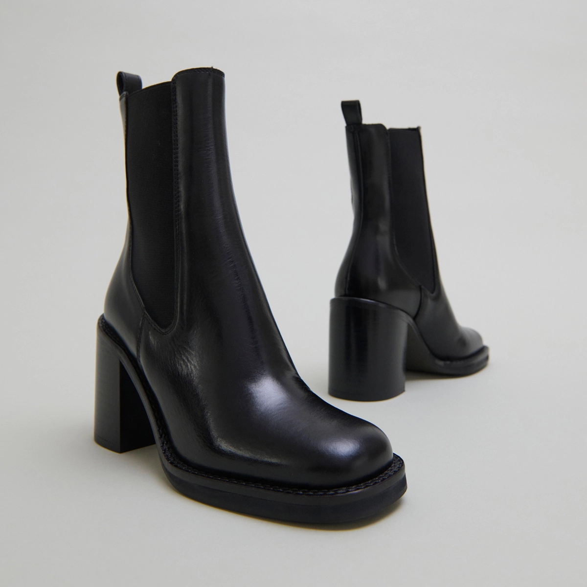 Bottines à talons débordants en cuir noir | BRETZ | Jonak