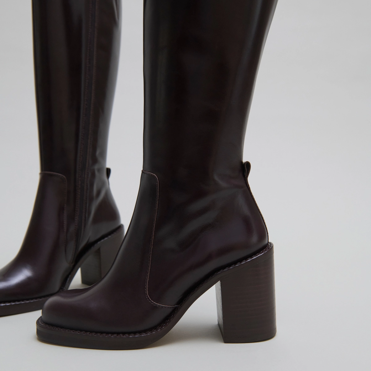 Bottes &agrave; talons d&eacute;bordants en cuir marron fonc&eacute; | BRETZEL | Jonak