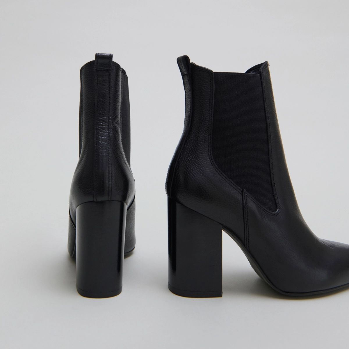 Bottines à talons et bouts pointus en cuir grainé noir | BROOK | Jonak
