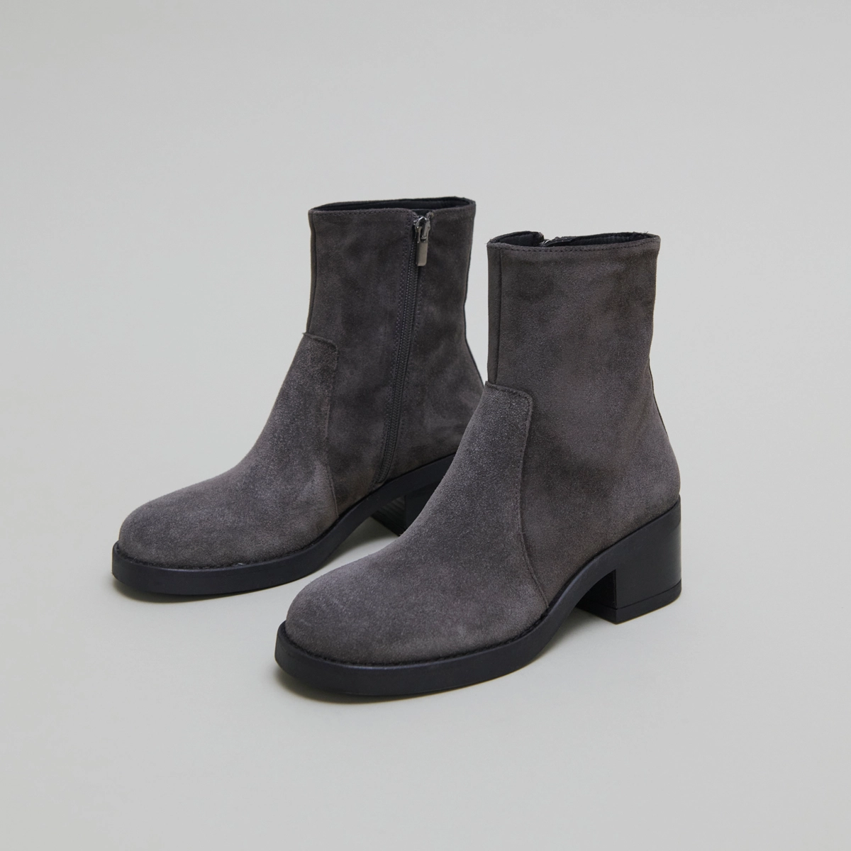Boots à talons droits en croute grise | BUENA | Jonak