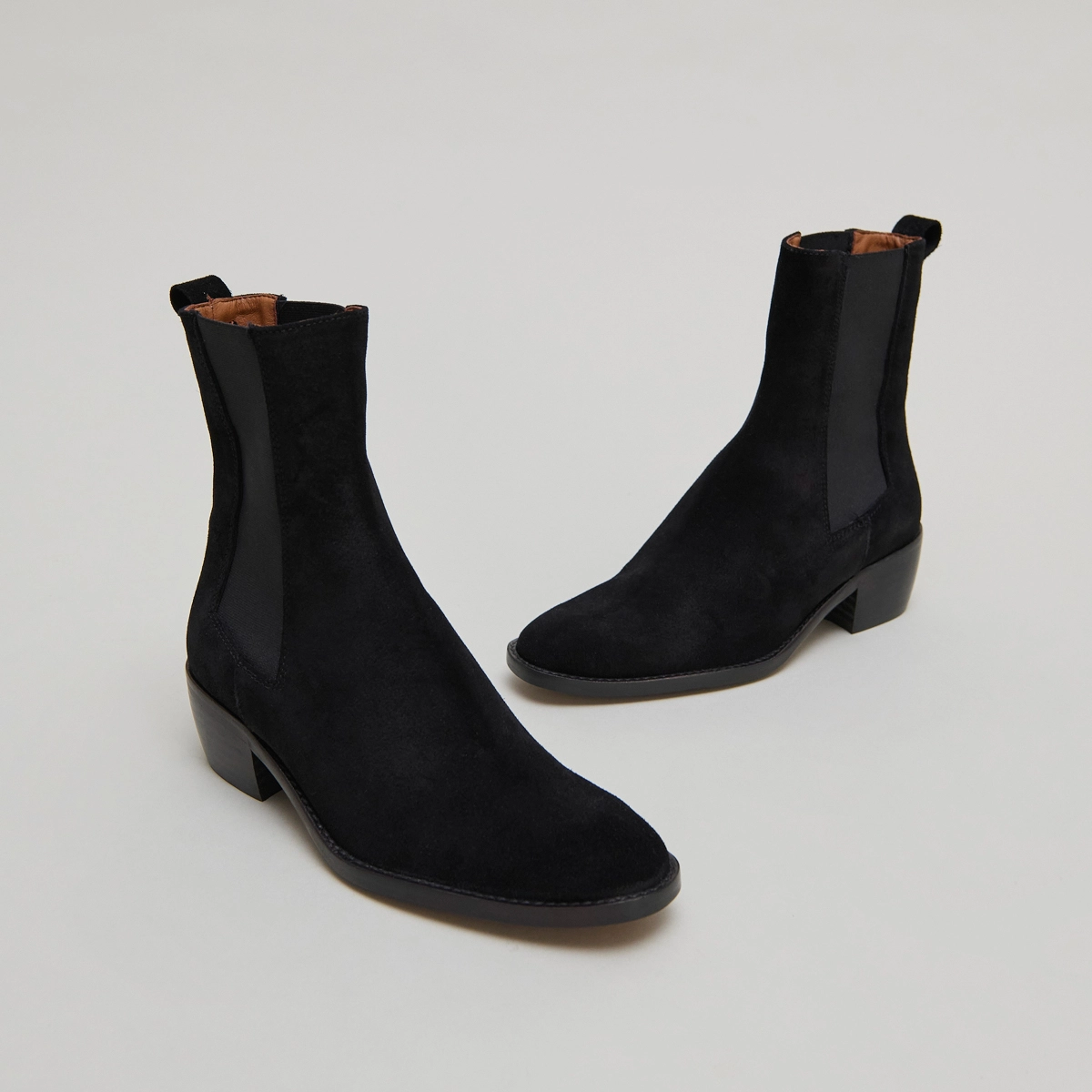 Boots &agrave; &eacute;lastiques en croute noire | MAEVA | Jonak