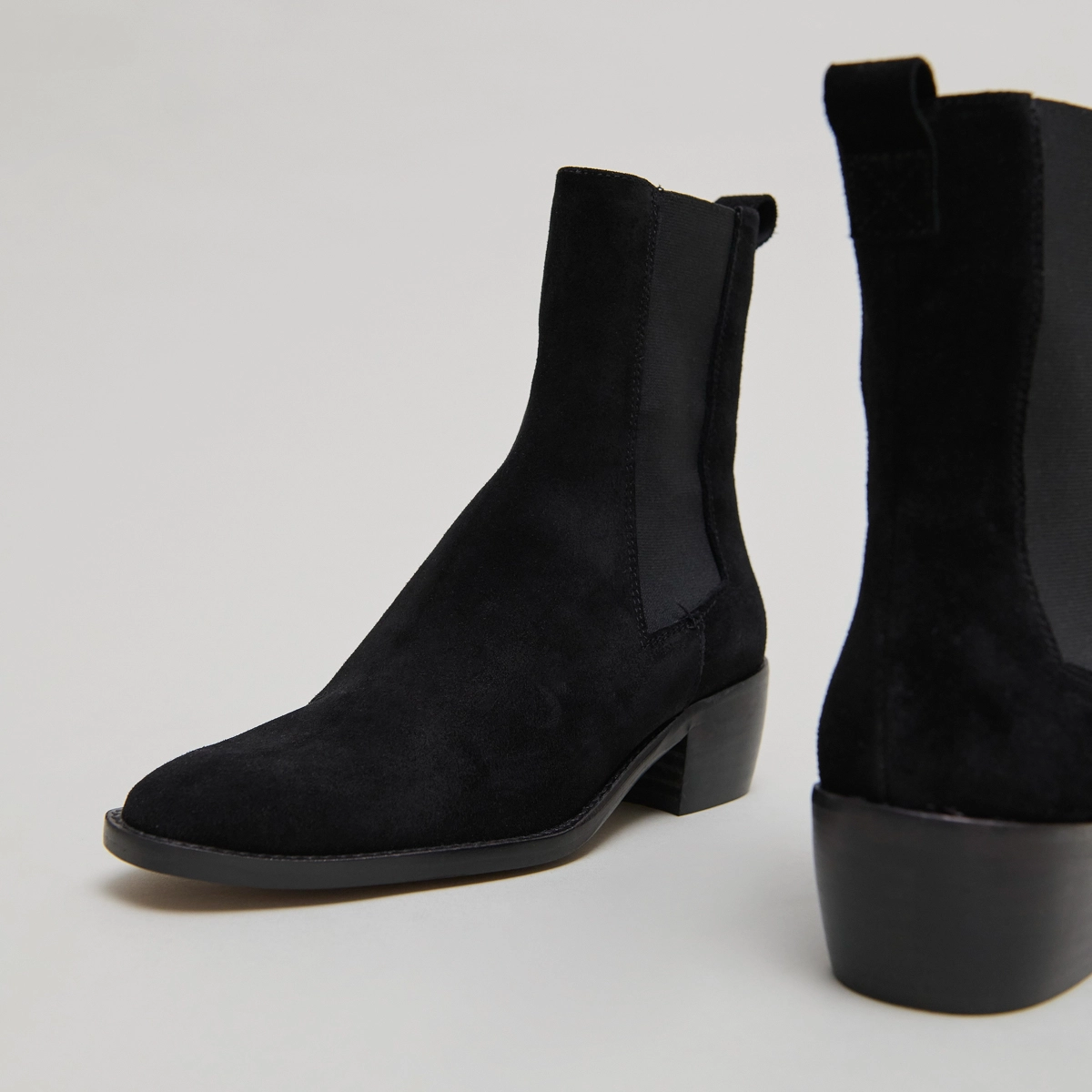 Boots &agrave; &eacute;lastiques en croute noire | MAEVA | Jonak