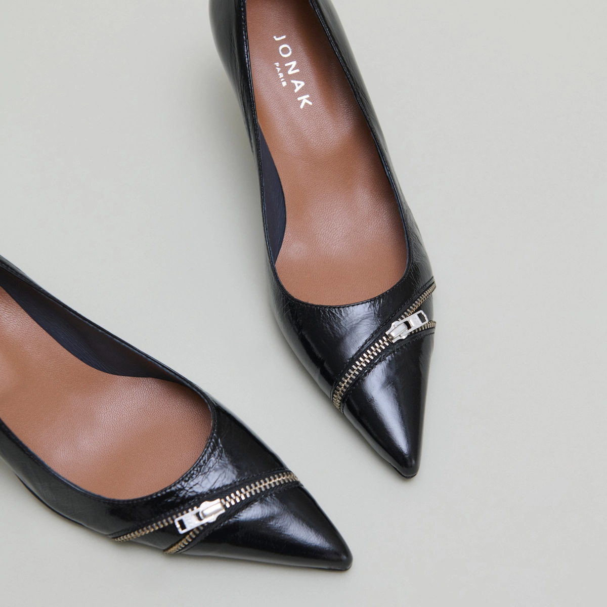 Escarpins &agrave; fermetures &eacute;clairs en cuir brillant noir | DANIELA | Jonak