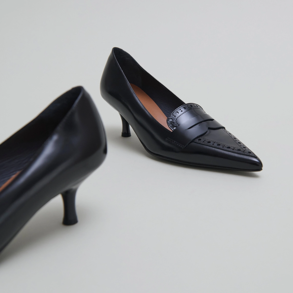 Escarpins à pattes en cuir glacé noir | DOLTO | Jonak