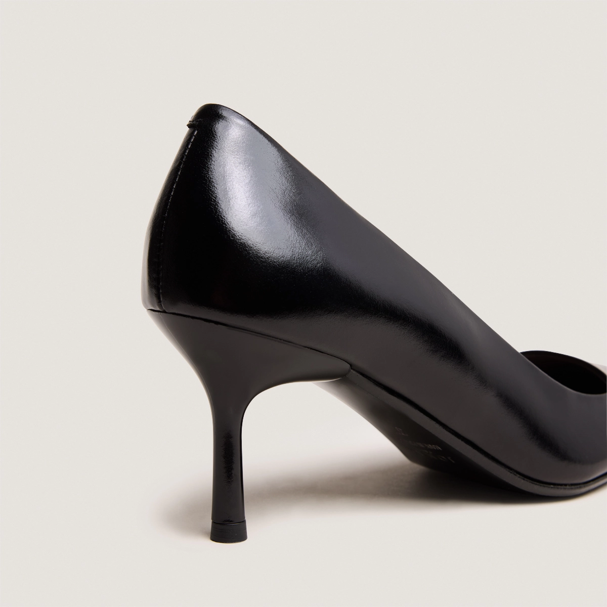 Escarpins à bouts pointus en cuir noir | DUNDEE | Jonak