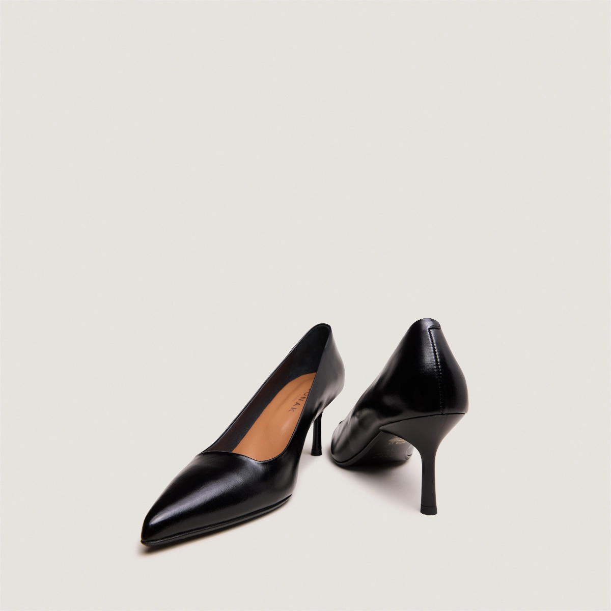 Escarpins à bouts pointus en cuir noir | DUNDEE | Jonak