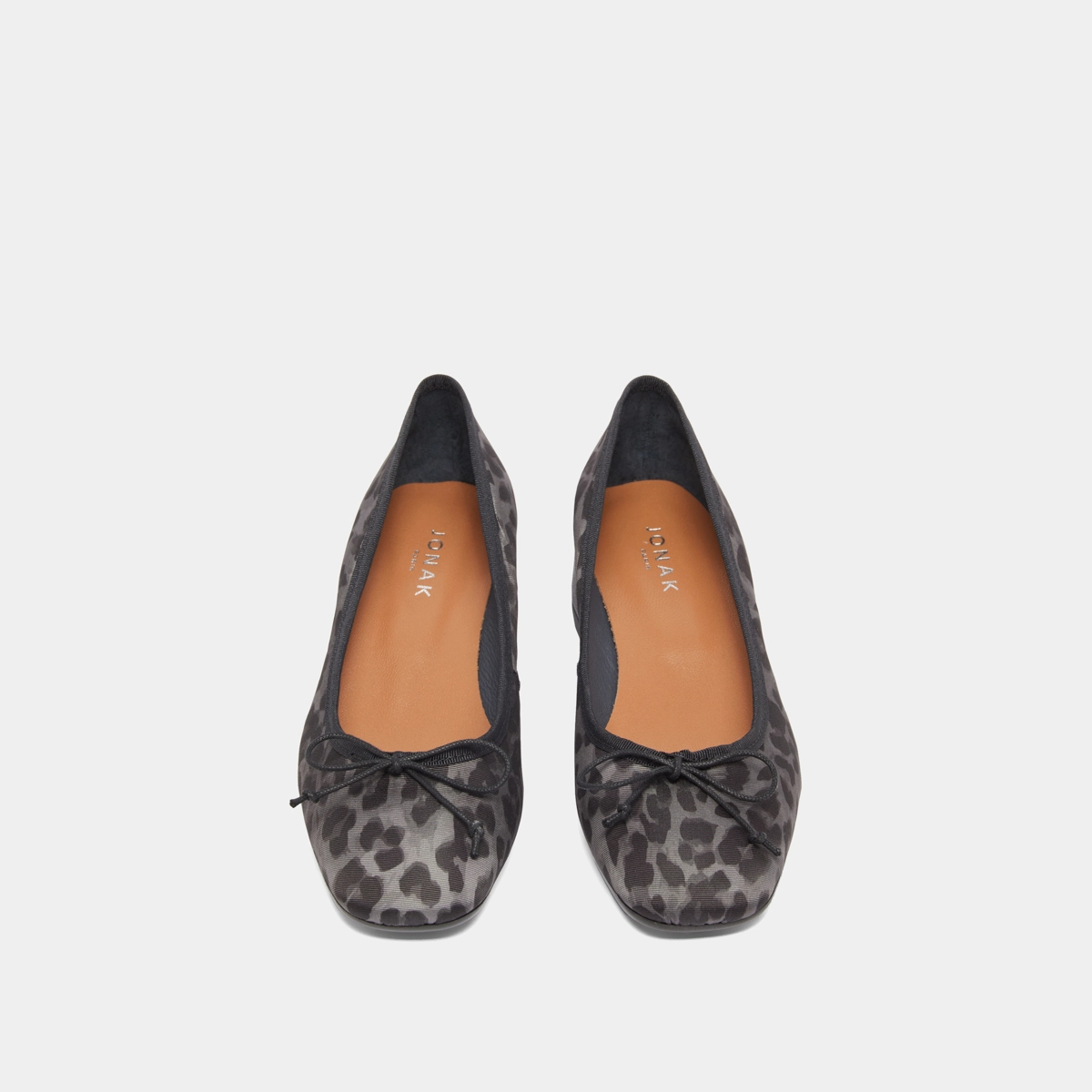 Ballerines &agrave; petits talons en textile l&eacute;opard gris | DYBIL | Jonak