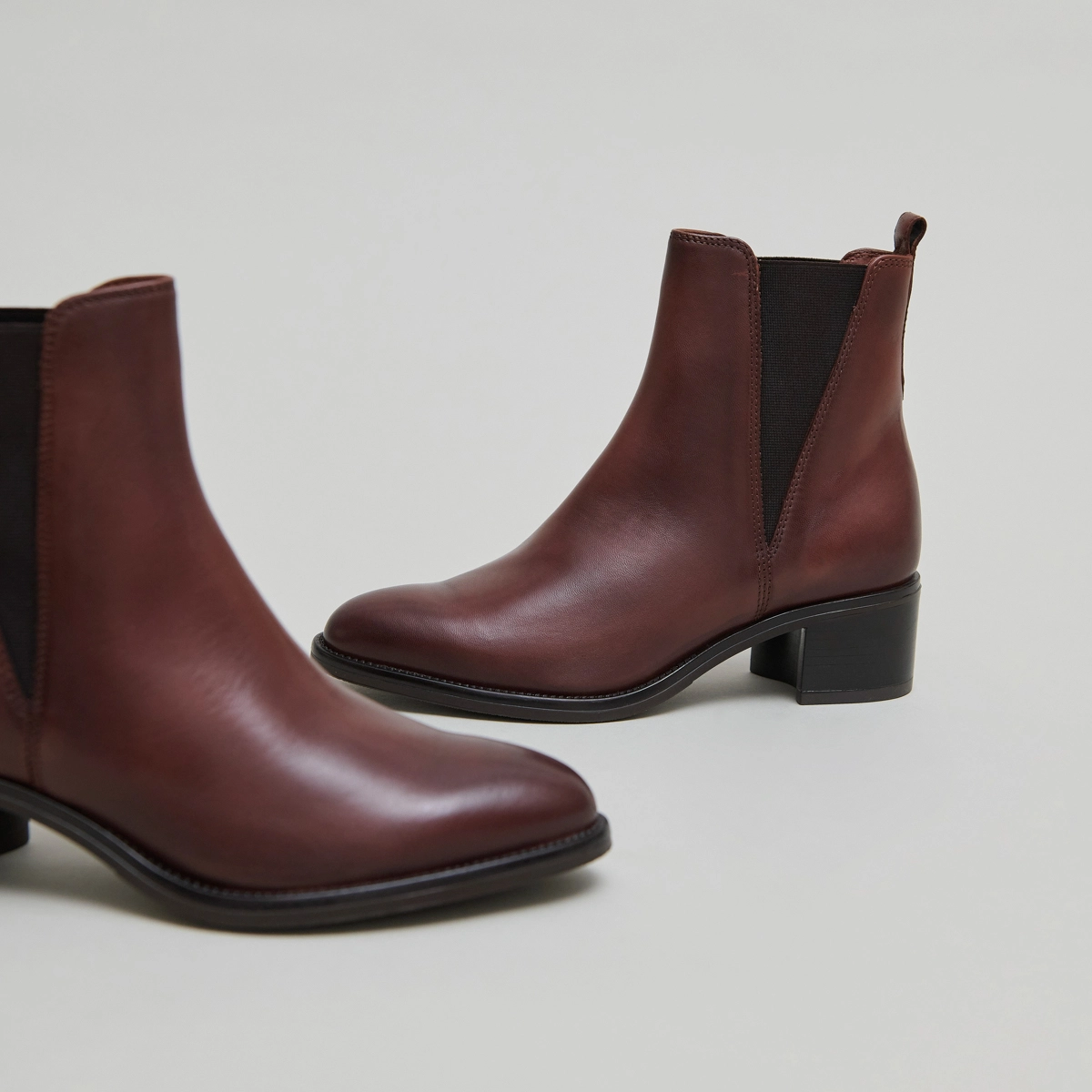 Bottines à élastiques triangulaires en cuir patiné cognac | CHILO | Jonak