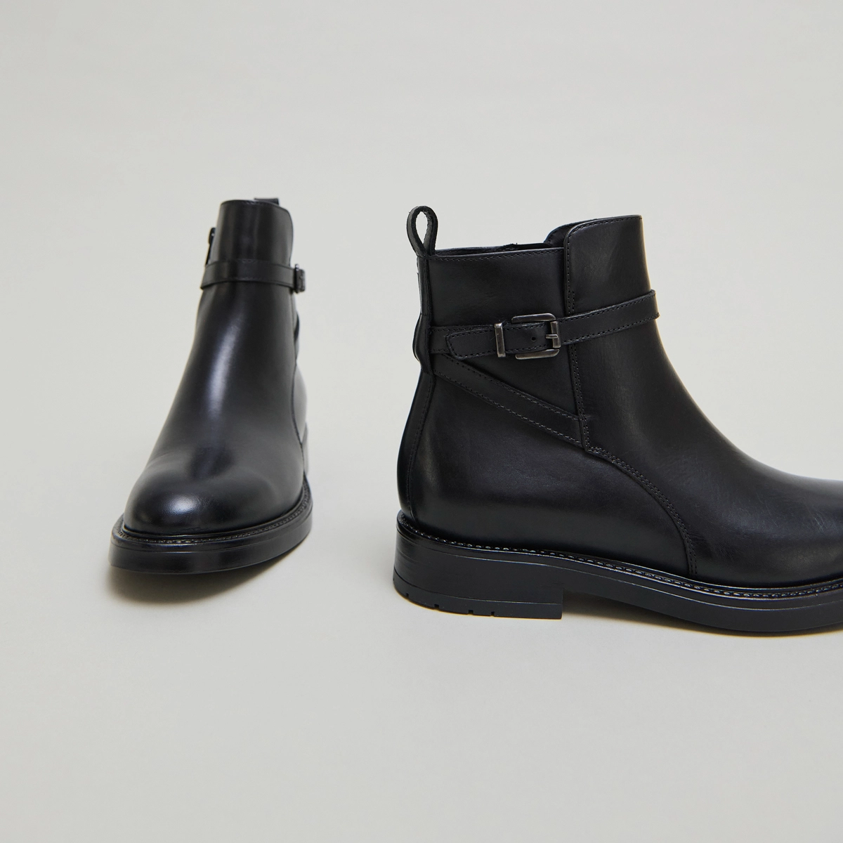 Boots à boucles en cuir noir | CLEA | Jonak