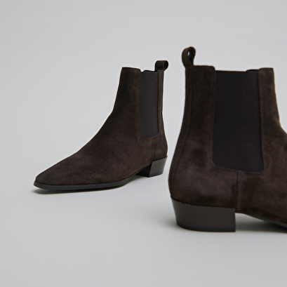 Boots à légers talons biseautés et bouts pointus en croute marron foncé | PAPAYE | Jonak