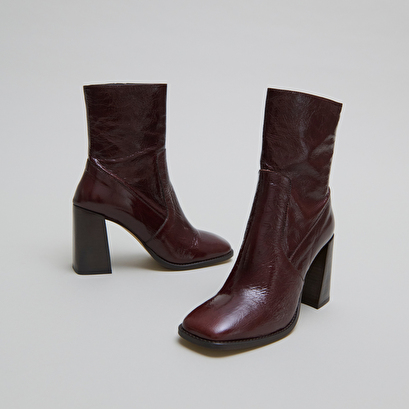 Bottines à talons et bouts carrés en cuir brillant chocolat | VIDAL | Jonak