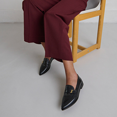 Mocassins à bouts pointus en cuir noir | ALEXANE | Jonak