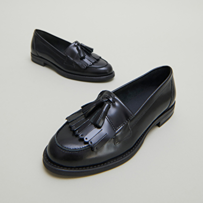 Mocassins à glands en cuir glacé noir | NELLE | Jonak