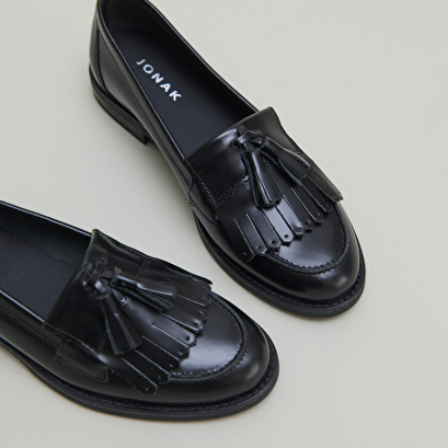 Mocassins à glands en cuir glacé noir | NELLE | Jonak