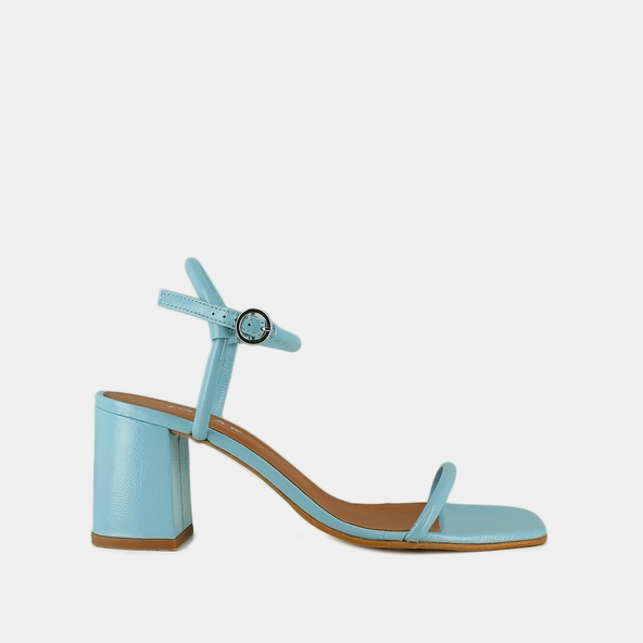 Sandales à brides fines en vernis plissé bleu ciel | VEDETTE | Jonak