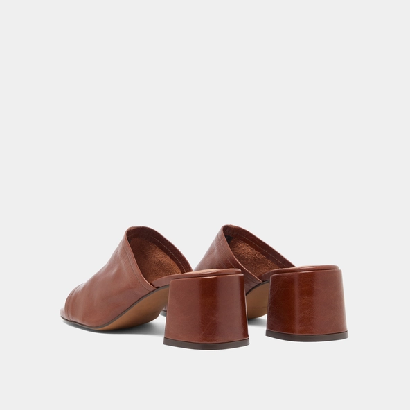 Mules à talons et bouts ouverts en cuir vieilli marron | BUTTERFLY | Jonak
