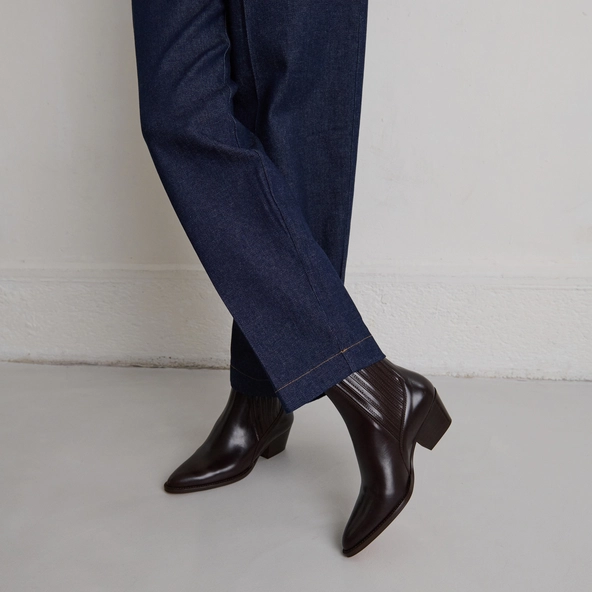 Boots &agrave; petits talons biseaut&eacute;s et &eacute;lastiques en cuir marron fonc&eacute; | BAILEY | Jonak