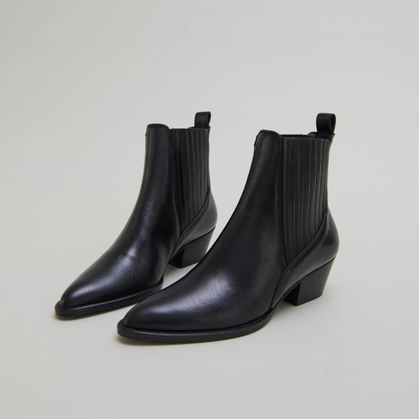 Boots &agrave; petits talons biseaut&eacute;s et &eacute;last... en cuir noir | BAILEY | Jonak