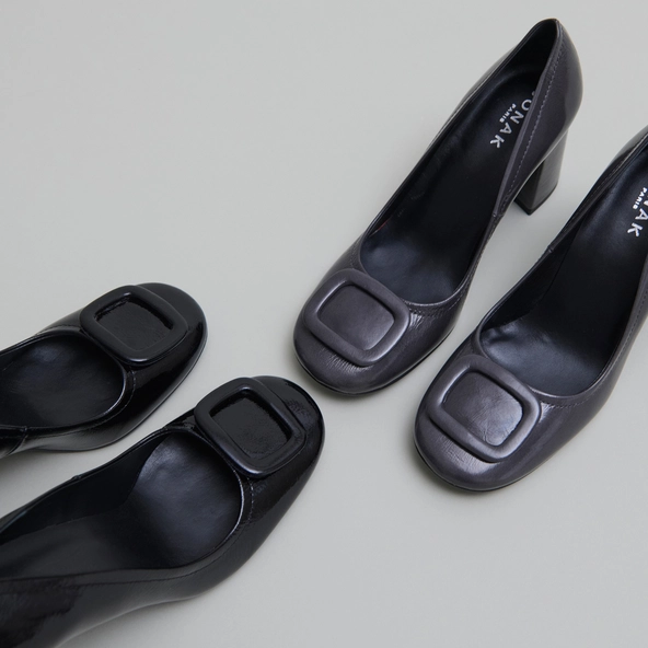 Escarpins avec boucles en vernis plissé noir | BISOU | Jonak