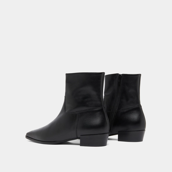 Boots à bouts pointus en cuir noir | PACHA | Jonak
