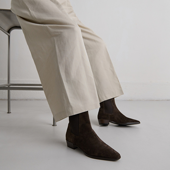 Boots à légers talons biseautés et bouts pointus en croute marron foncé | PAPAYE | Jonak