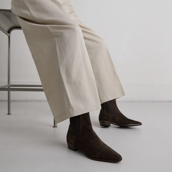 Boots à légers talons biseautés et bouts pointus en croute marron foncé | PAPAYE | Jonak