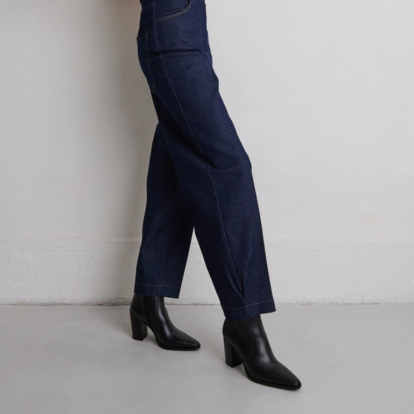 Bottines à bouts pointus en cuir noir | PAM | Jonak
