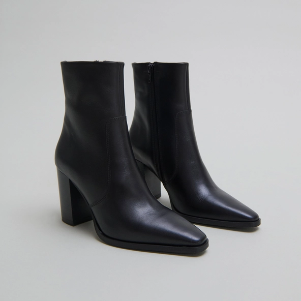 Bottines à bouts pointus en cuir noir | PAM | Jonak