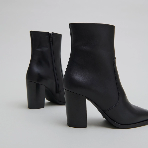 Bottines à bouts pointus en cuir noir | PAM | Jonak