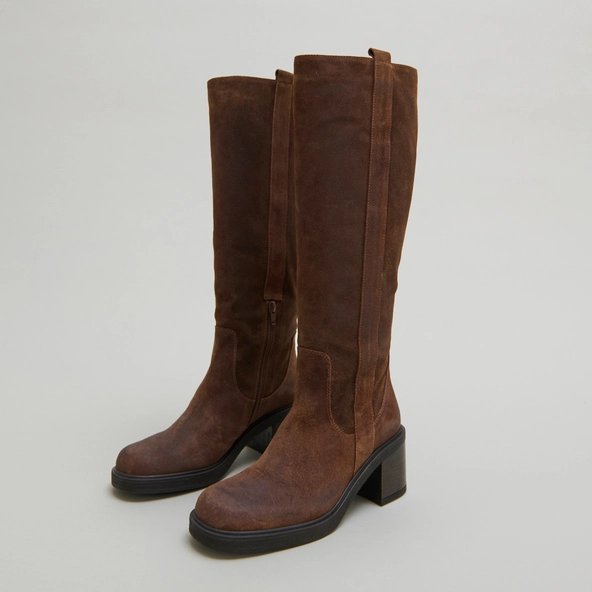 Bottes &agrave; bouts carr&eacute;s et &eacute;lastiques en croute huil&eacute;e cognac | PANACHE | Jonak
