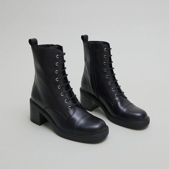 Bottines à lacets et élastiques arrières... en cuir noir | PANAME | Jonak