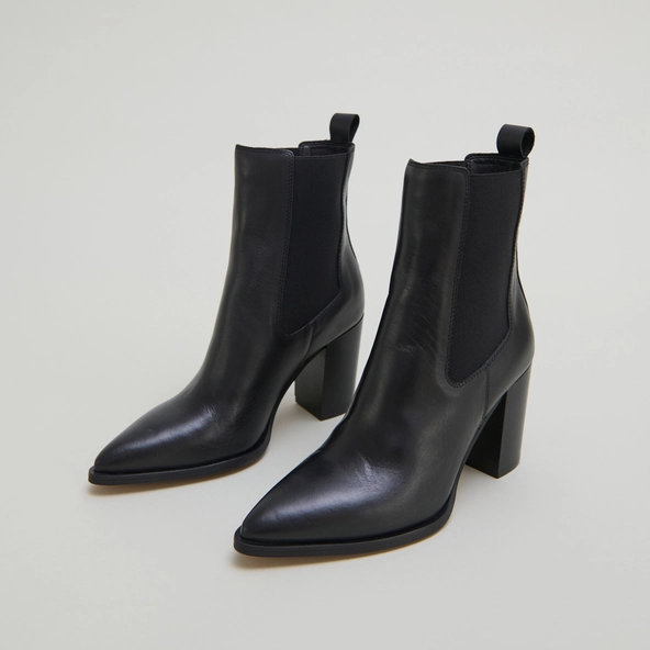 Bottines &agrave; talons et &eacute;lastiques en cuir noir | PEPITA | Jonak