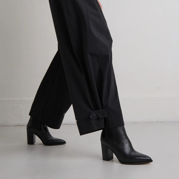 Bottines &agrave; talons et &eacute;lastiques en cuir noir | PEPITA | Jonak