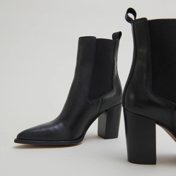 Bottines &agrave; talons et &eacute;lastiques en cuir noir | PEPITA | Jonak