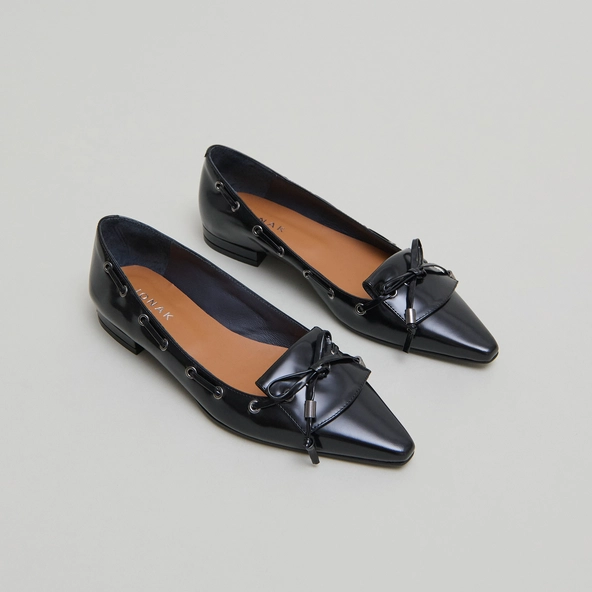 Ballerines à lacets en cuir glacé noir | DYNAMO | Jonak