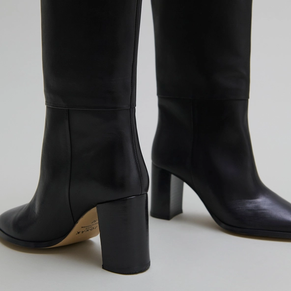 Bottes hautes à bouts arrondis en cuir noir | VENTURA | Jonak