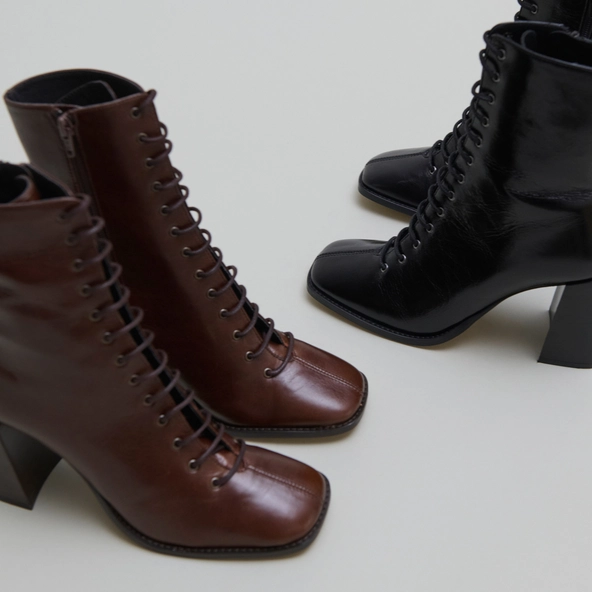 Bottines à talons lacées en cuir vieilli marron | VANDELLE | Jonak