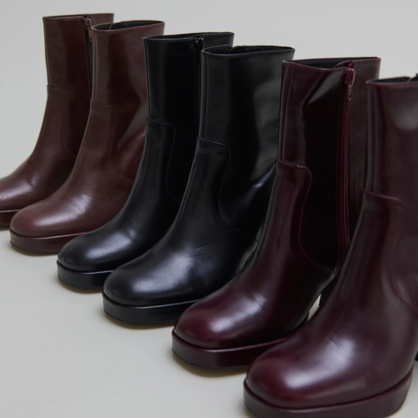 Bottines &agrave; talons et bouts carr&eacute;s en cuir bordeaux | VESNA | Jonak