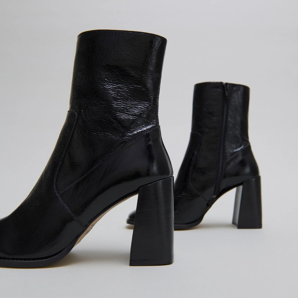 Bottines à talons et bouts carrés en cuir brillant noir | VIDAL | Jonak