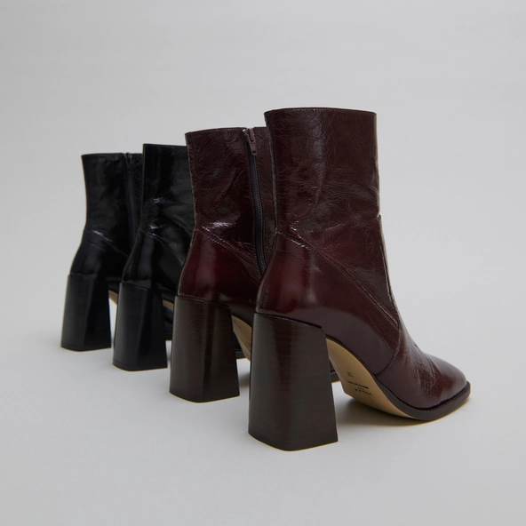 Bottines à talons et bouts carrés en cuir brillant noir | VIDAL | Jonak