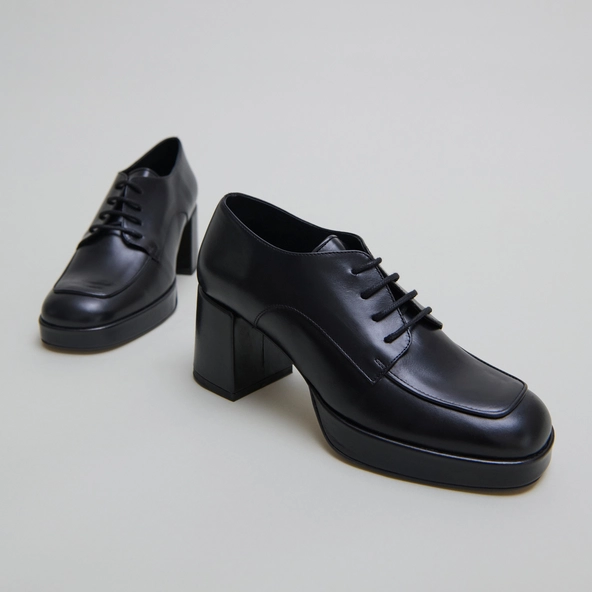 Derbies à talons en cuir noir | VIVALDI | Jonak