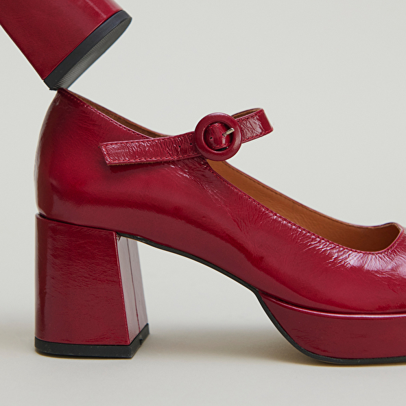 Babies à talons et brides uniques en cuir brillant rouge carmin | VUELO | Jonak
